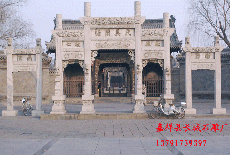 一字排开的三座赢博官方网站牌坊样式