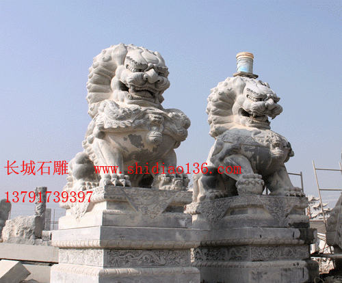 我厂赢博官方网站艺人正在雕刻的赢博官方网站狮子