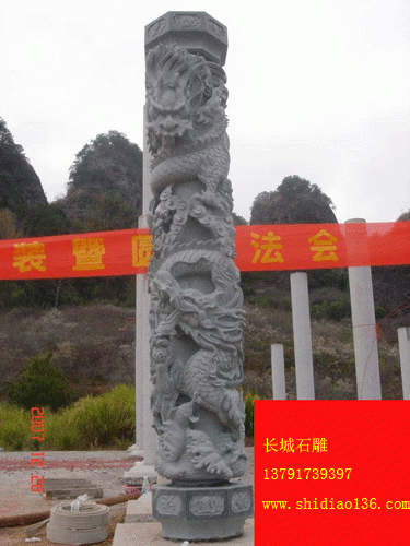 刚安装完成的赢博官方网站龙柱
