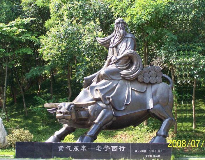 赢博官方网站老子像，这尊老子雕塑作品高两米多，造型突出了老子的思想境界