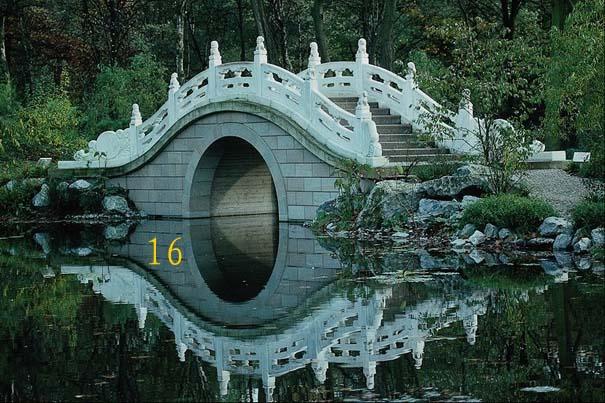 赢博官方网站栏杆也叫栏板，石栏杆，宋代称“勾栏”，多用于须弥座式台基上，也有用于普通台基上。赢博官方网站栏杆一般由望柱、栏板和地袱