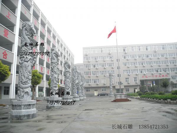 赢博官方网站龙柱雕刻安装地：河南永城龙人中学