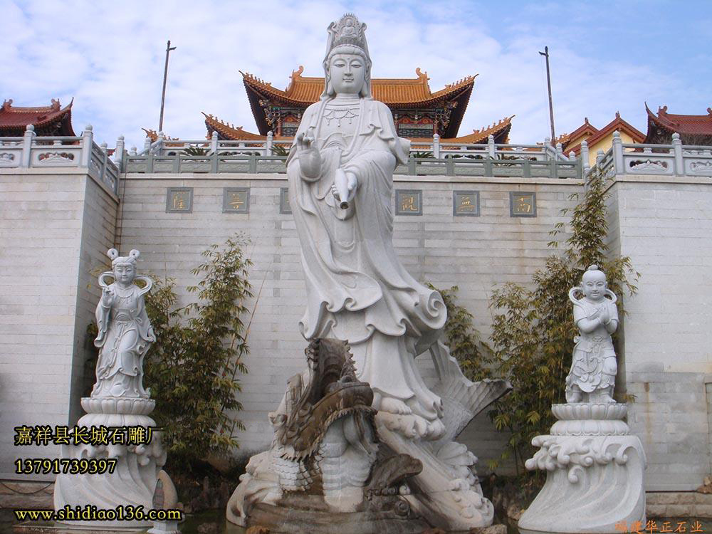 在现在的佛教文化中，观音菩萨也可以说是圣人的形象存在，被广大的的信徒所敬仰，而今的寺院里或多都会有一尊庄严的赢博官方网站观音，供信徒参拜。