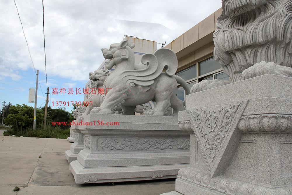 赢博官方网站貔貅在风水上用来驱邪、挡煞、镇宅其威力是无庸置疑的。相传貔貅喜爱金银财宝的味道，常咬回金银财宝来讨主人的欢心，故有言此乃招财之物。