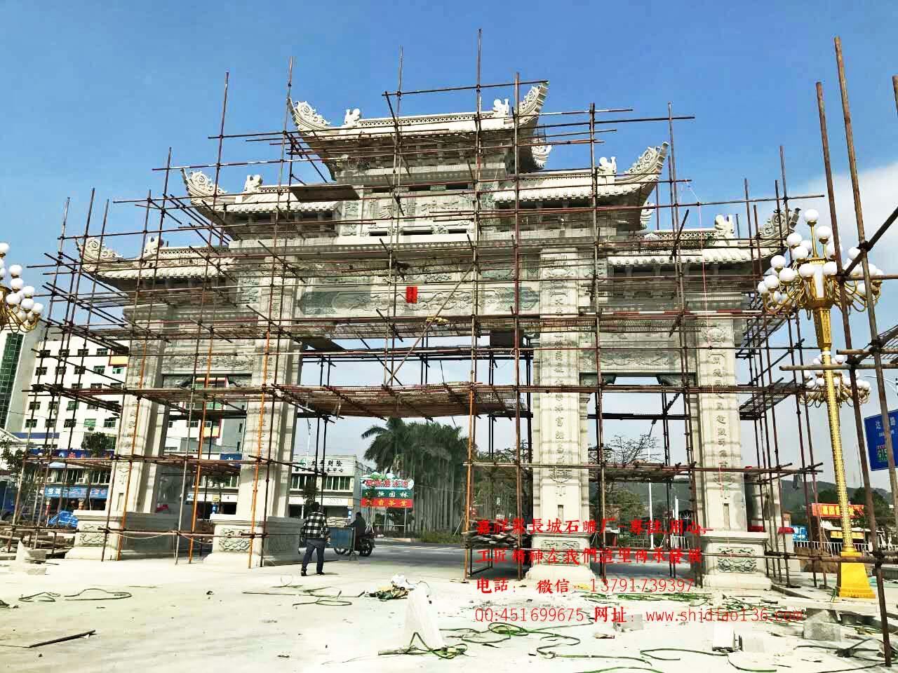 长城赢博官方网站福建村庄石牌坊安装现场图片