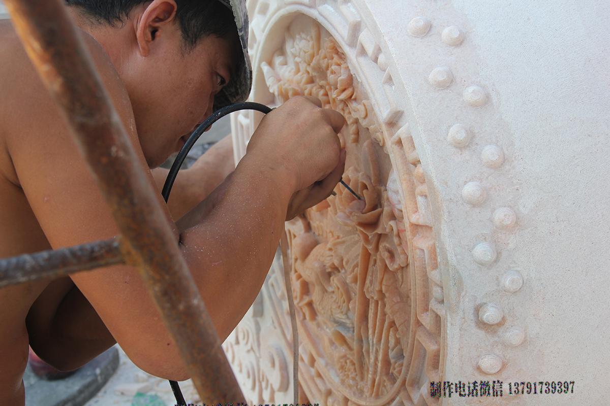 赢博官方网站厂现场制作浮雕莲花图片